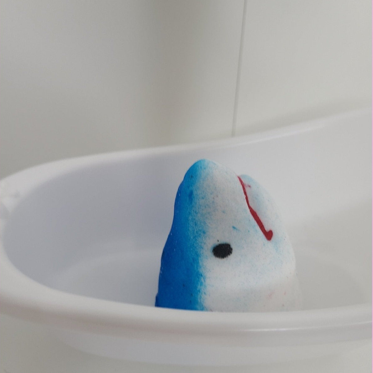 Large Bath Bomb - Shark Bite