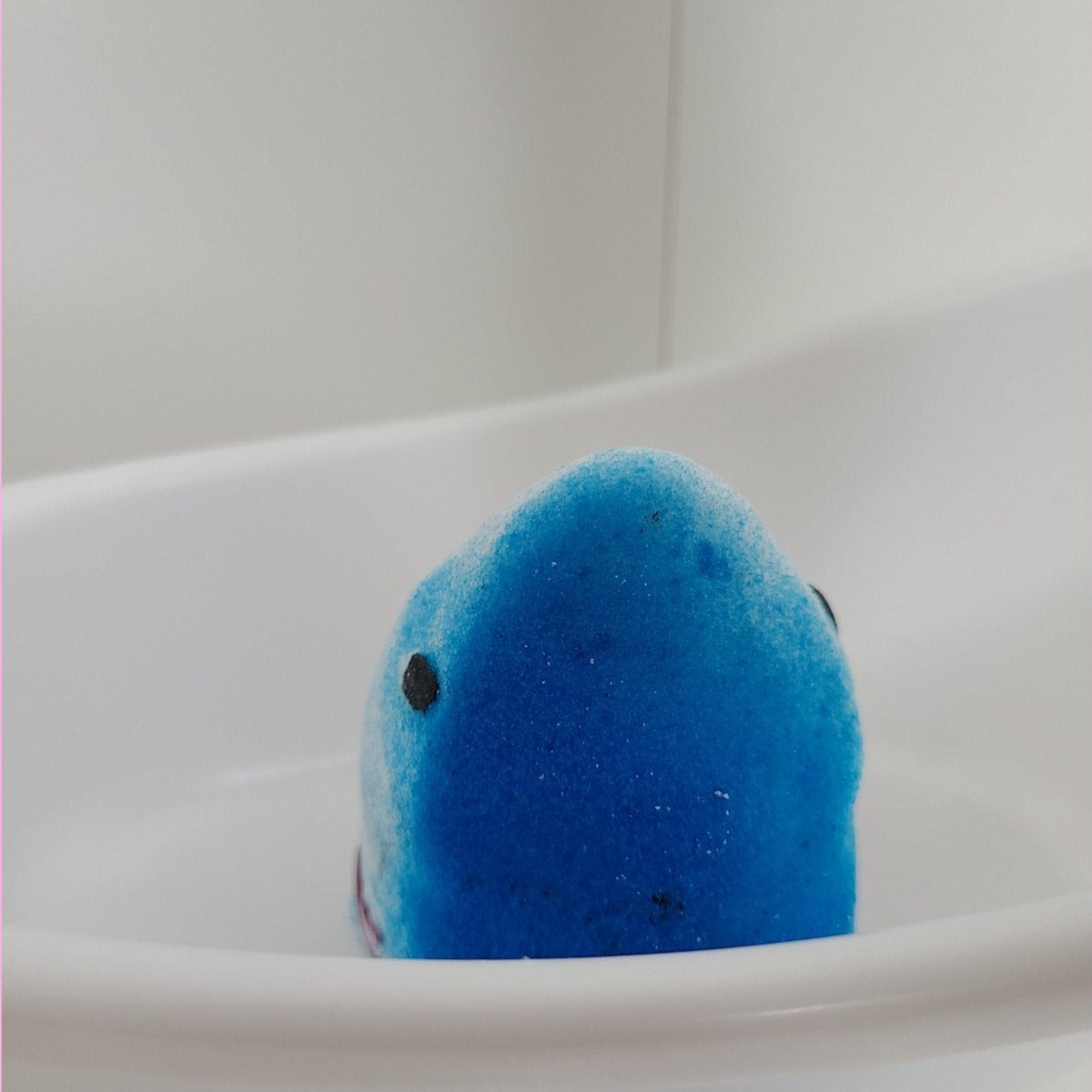 Large Bath Bomb - Shark Bite