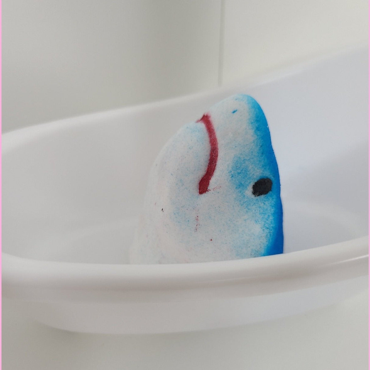 Large Bath Bomb - Shark Bite